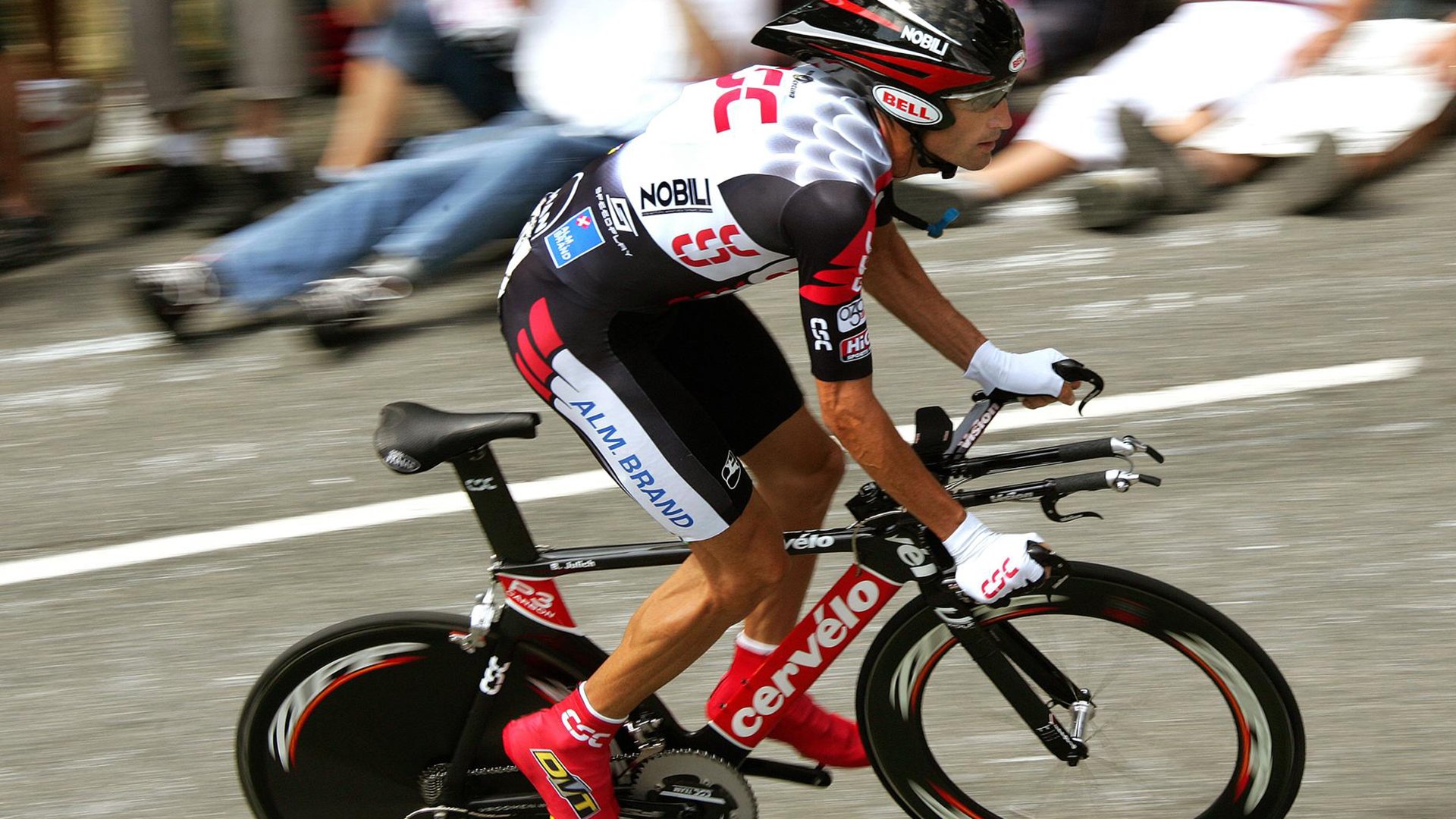 “金牛区城北体育馆：运动舞蹈赛场上的舞者们挑战极限，谁能舞出最强节奏？”